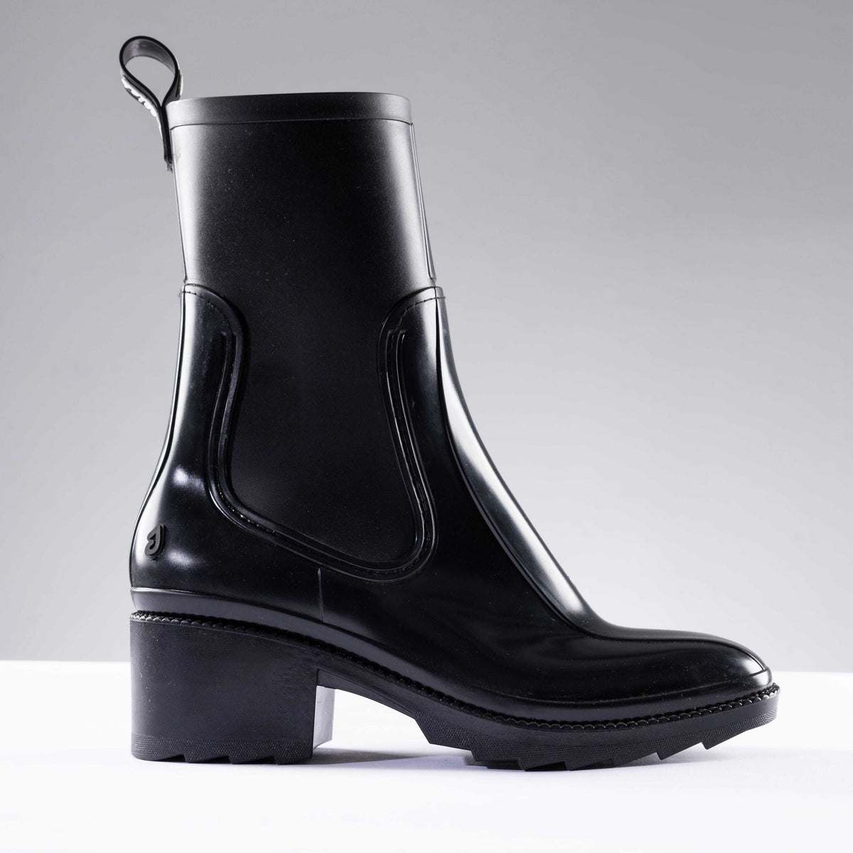 بوط تول ليلا